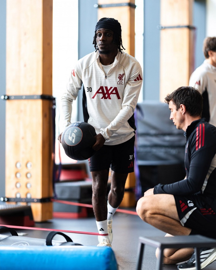开云下载-复出在即！利物浦社媒晒弗林篷恢复训练照，此前球员诊断腿筋受伤