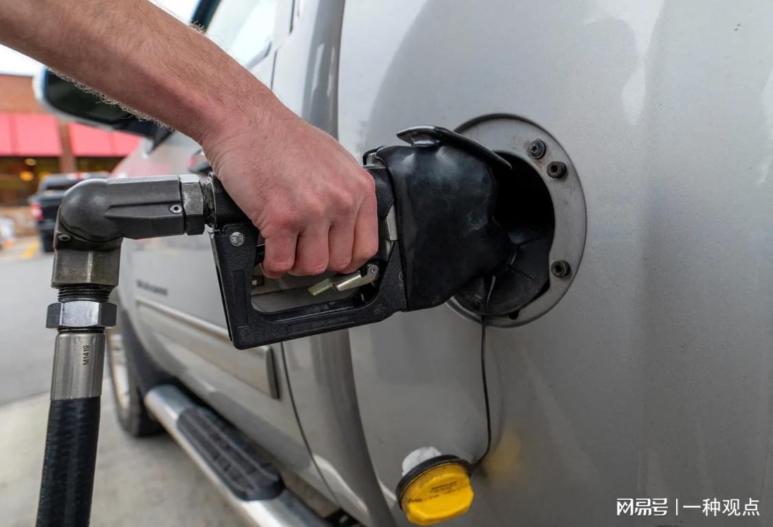 开云注册网址-美国的汽油价格“暴涨”至每加仑三美元 - 约每升0.79美元