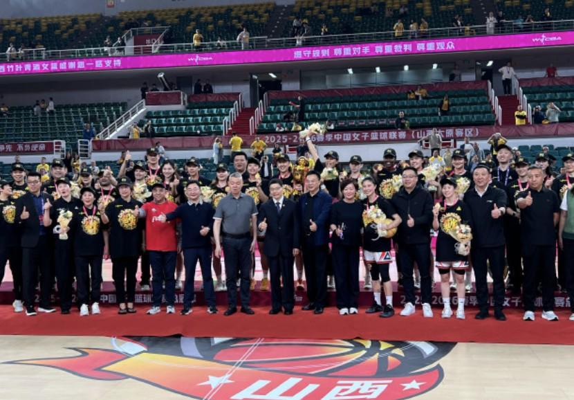 开云下载-四川女篮74-65山西女篮4年3夺WCBA总冠军,李缘当选FMVP